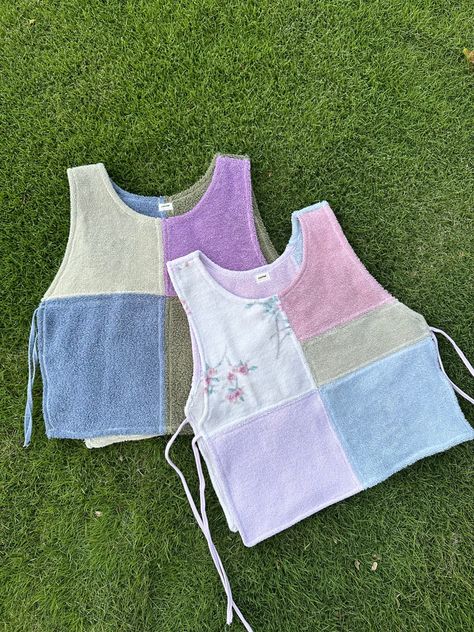 Sewing Projects Ideas Clothes, Scrap Fabric Ideas Projects, Easy Sew Summer Tops, Upcycling Sewing Ideas, Handkerchief Top Diy, Summer Upcycle Clothes, Patchwork Upcycled Clothing, Diy Tops Sewing, Recycle Clothes Upcycling