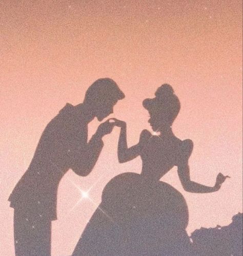 Cinderella 1950, Watch Wallpaper, Apple Watch Wallpaper, Old Disney, Disney Aesthetic, Video Editor, Disney Wallpaper, Disney Princesses, My Aesthetic