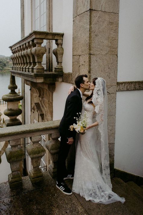 Spanish Veil, Lace Mantilla Veil, Modern Fairy, Baby Blue Weddings, Inbal Dror, Mantilla Veil, Wedding Inspirasi, Spanish Wedding, Chateau Wedding