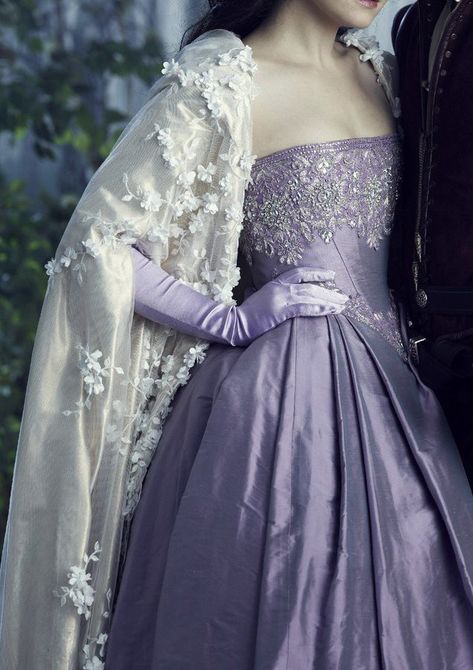 Purple Queen Aesthetic, Snow White Gown, Purple Dress Aesthetic, Purple Ballgown, Oc Dress, Purple Queen, Queen Aesthetic, Fantasy Outfits, Creative Costumes