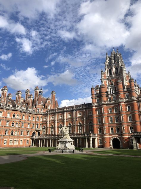 School University Building, Usa University Aesthetic, Royal Holloway University Aesthetic, Harvard University Aesthetic, Fancy University, Boarding Schools In England, England University, Royal Holloway University, Harvard Uni