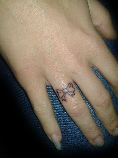 Finger Tattoos Hidden, Finger Ribbon Tattoo, Bow Ring Tattoo, Bow Finger Tattoos For Women, Small Ring Finger Tattoo, Bow On Finger Tattoo, Bow Tattoo On Finger, Ribbon Finger Tattoo, Bow Tattoo Finger