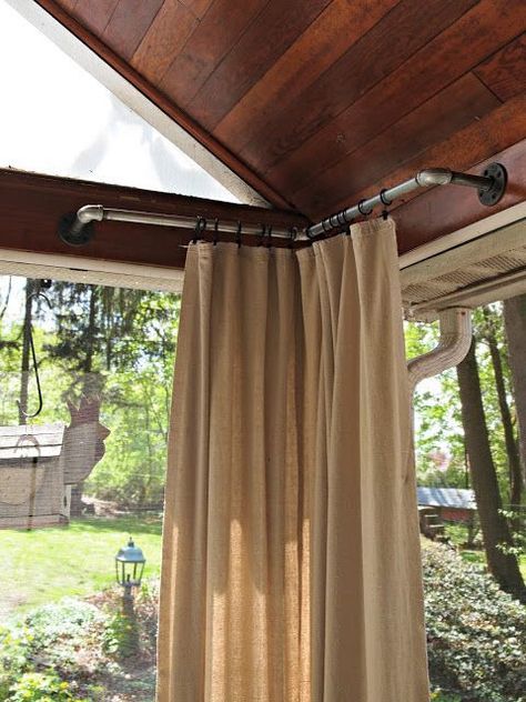 Porch Enclosures, Balkon Decor, Porch Curtains, Porch Decorating Ideas, Burlap Curtains, Outside Living, Cozy Farmhouse, Outdoor Curtains, Deck Decorating