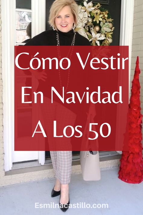 El mes de diciembre ya casi termina, por lo que es normal que te preguntes ¿Cómo vestir en navidad a los 50? Existen muchas cosas que puedes hacer para encontrar tu estilo, sin importar la edad que tengas y más aún, si es para una ocasión tan linda e importante, como la navidad. Por ello, en esta ocasión, te mostraremos algunas ideas de atuendos que puedes usar para las fiestas para que puedas estar abrigada, elegante y acorde a tu edad. Christmas Day Outfit Dressy, Dressy Christmas Outfits, Christmas Outfit Dresses, Chic Christmas Outfit, Christmas Outfits Dressy, Christmas Clothing Ideas, Christmas Party Outfit Work, Christmas Blazer, Navidad Natural