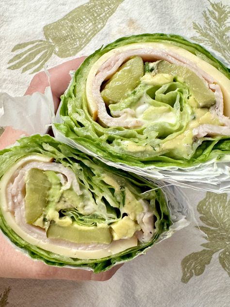 Easy & Healthy Turkey Lettuce Wrap - zezzacooks.com Quick And Easy Lunch Recipes Simple Healthy Meals, Low Calorie Lettuce Wraps, Healthy Easy Wraps, Turkey Wraps For Lunch, Lettuce Wraps Turkey, Healthy Lunch Low Carb, Lettuce Wrap Sandwich, Keto Lunch Ideas To Work, Turkey Wraps Healthy