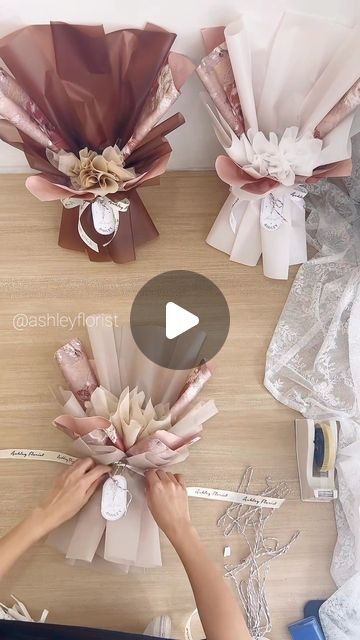 Money Bouquet Wrapping Tutorial, How To Wrap Bouquet With Paper, How To Make Bouquet Of Flowers, Wrap Bouquet Of Flowers, How To Wrap A Bouquet In Paper, Buketi Flowers, Rose Flower Bouquet Gift, Bouquet Wrapping Ideas, Handmade Flower Bouquet