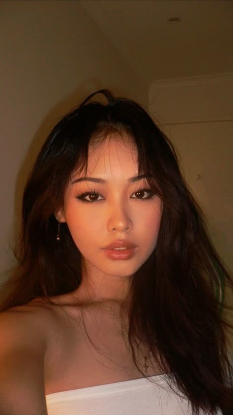 Sultry Eye Makeup Asian, Makeup With Brown Outfit, Asian Eye Makeup Tan Skin, Makeup For Half Asian, Professional Makeup Looks Natural, Medium Contrast Face Makeup, Makeup Epicanthic Fold, Classic Elegant Makeup, Makeup Ideas Asian Faces