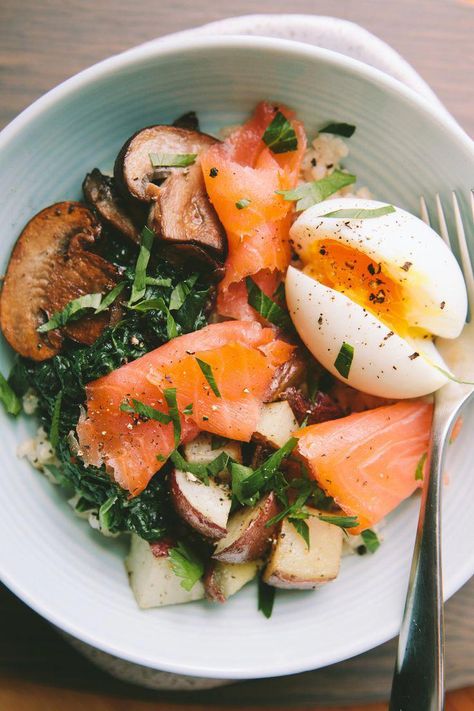 Salmon Breakfast Recipes, Smoked Salmon Breakfast, Salmon Breakfast, Smoked Salmon Recipes, Breakfast Bowl, Think Food, Idee Pasto Sano, A Thought, Breakfast Bowls