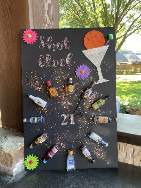 Party Decor 21st Birthday, Things To Do For A 21st Birthday, 21st Ideas Decorations, Birthday Gift Display Ideas, Party For Him, 21st Birthday Ideas For Bf, How To Throw A 21st Birthday Party, 21st Birthday Rave Theme, 21st Birthday Mini Bottle Ideas