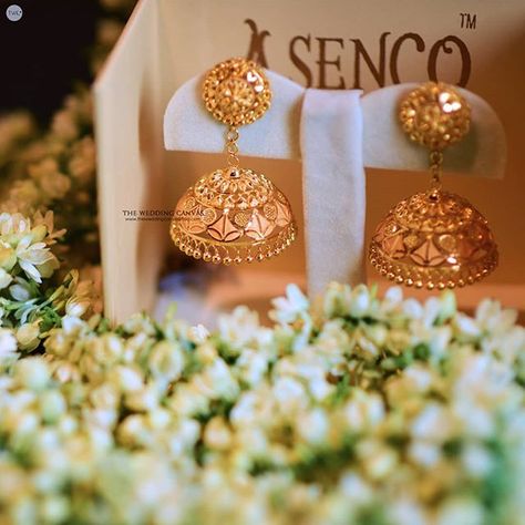 The Wedding Canvas (@twc2014india) • Instagram photos and videos Jhumka Design, Gold Jhumkas, Unique Gold Jewelry, Jhumka Designs, Bridal Jewelry Sets Brides, Unique Gold Jewelry Designs, Wedding Canvas, Gold Jhumka, Gold Jewelry Designs