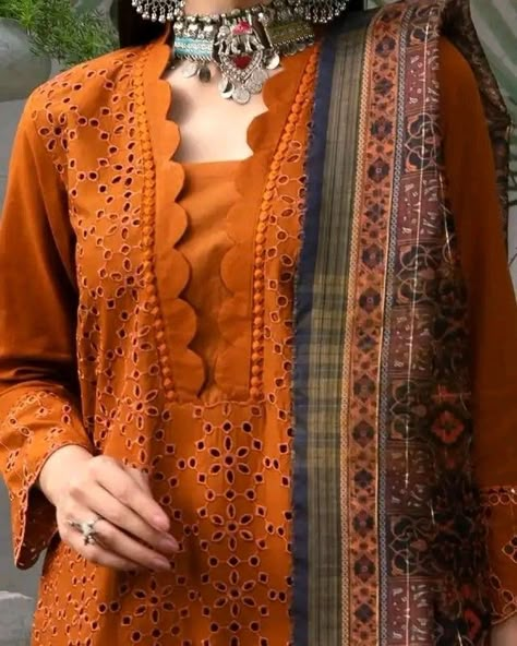 Latest Neck Designs For Suits, Cotton Suit Designs, Suit Neck Designs, Simple Dress Casual, Stylish Kurtis Design, Latest Dress Design, Neck Designs For Suits, Trendy Shirt Designs, Salwar Kamiz