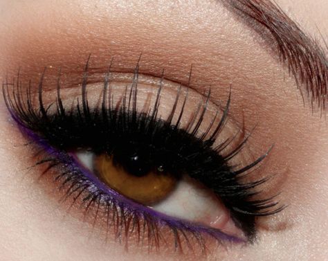 Purple eyeliner on the waterline ! Pretty with brown eyes! Purple Liner, Kohl Kajal, Purple Eyeliner, Gold Eyeliner, Mekap Mata, Kajal Eyeliner, Eyeliner Tutorial, Eye Makeup Tips, Make Up Nails