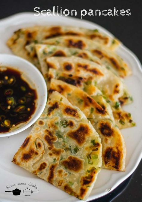 Green Onion Pancake Recipe, Scallion Pancakes Chinese, Scallion Pancake Recipe, Green Onion Pancake, Onion Pancake, Scallion Pancakes, Diner Recept, Flat Breads, Green Onion