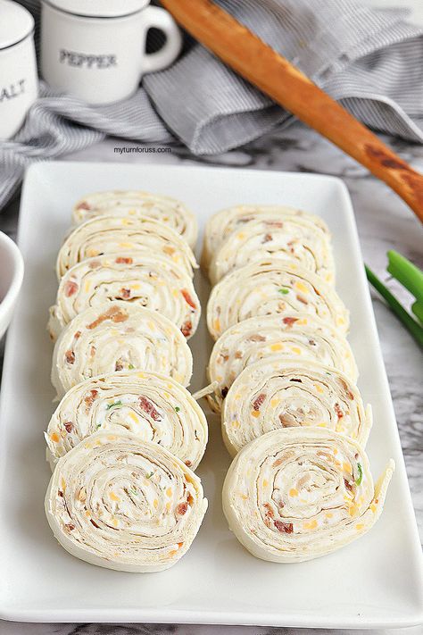 cream cheese ranch roll ups Ranch Roll Ups, Pinwheel Appetizers Cream Cheese, Jalapeno Popper Pinwheels, Making Cream Cheese, Cream Cheese Roll Ups, Ranch Pinwheels, Tortilla Pinwheels Recipe, Making Cream, Cheese Roll Ups