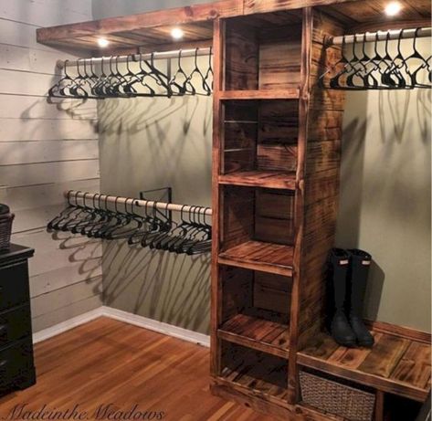 The best diy for wardrobe that you can try 35 Pallet Lounge, Diy Rustic Home, Bubble Tent, Closet Remodel, Kraf Diy, Wooden Shelf, Design Del Prodotto, Closet Designs, Easy Home Decor