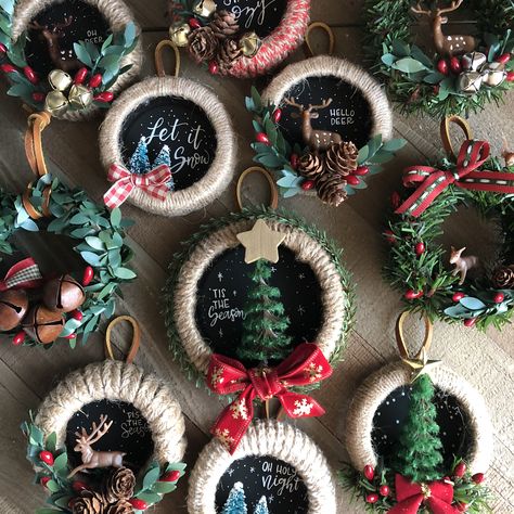 Mason jar lid ornaments by @creativemewzings Mason Jar Lids Christmas Crafts, Ball Jar Ring Crafts, Mason Jar Ring Crafts Christmas, Curtain Ring Ornaments, Diy Christmas Ornaments Mason Jar Lids, Jar Lid Christmas Crafts, Diy Mason Jar Lid Ornaments, Mason Jar Lid Rings Crafts, Mason Jar Christmas Ornaments