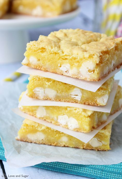 Cake Mix Sweetened Condensed Milk, Chocolate Gooey Bars, Refreshing Dessert Recipes, Lemon White Chocolate, Life Love And Sugar, Awesome Cookies, Lemon Bars Easy, Gooey Bars, Bars Chocolate