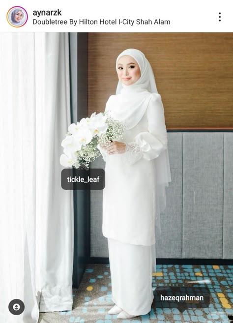 Melayu Wedding Dress, Melayu Wedding, Malay Wedding Dress, Muslim Wedding Photos, Wedding Hijab Styles, White Hijab, Muslim Wedding Gown, Baju Kahwin, Nikah Outfit