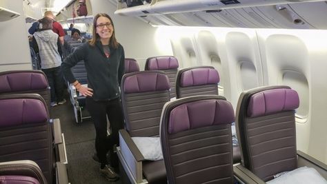 United Premium Plus - Is The New Seating Area Worth It? Emirates Business Class Seats, 1st Class Airplane Seats, American Airlines First Class Seats, Economy Seats, Airline Seats, Cathay Pacific Airlines, Full Time Travel, Domestic Flights, United Airlines