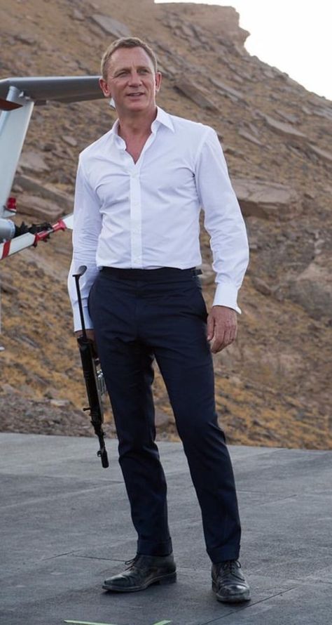 Daniel Craig Suit, James Bond Daniel Craig, Daniel Craig Bond, James Bond Outfits, Daniel Craig Style, James Bond Suit, Bond Outfits, Craig Bond, Bond Suits