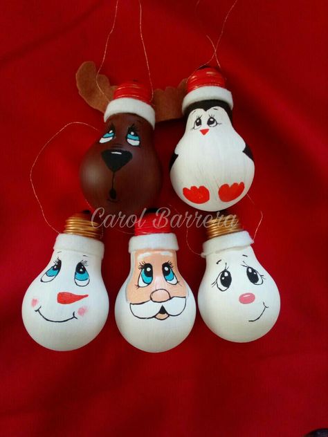 Light Bulb Crafts, Săpunuri Handmade, Bulb Ornaments, Light Bulb Ornaments, Diy Christmas Tree Ornaments, Lightbulbs, Holiday Crafts Christmas, Christmas Ornaments Homemade, Christmas Ornament Crafts