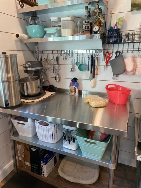 Mini Baking Kitchen, Baking Space In Kitchen, Small Cake Shop Ideas, Bakery Shop Kitchen, Mini Commercial Kitchen, Small Bakery Kitchen Ideas, Home Bakery Studio, Small Baking Area In Kitchen, Bakery Room Design