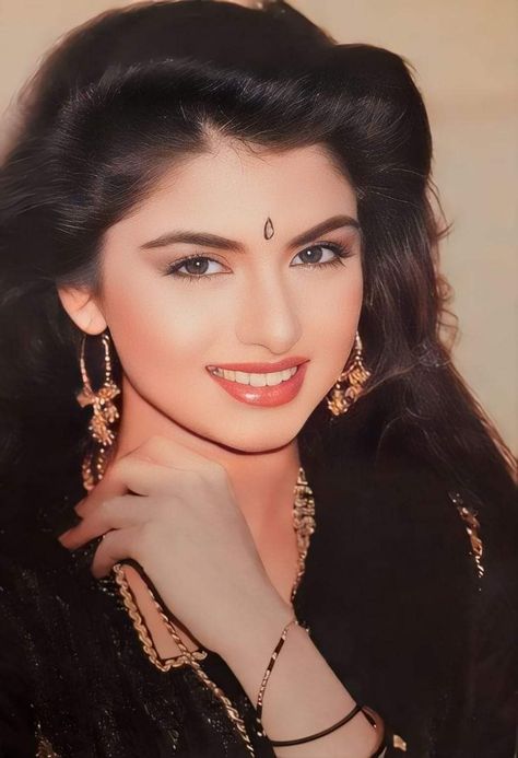 Old Actress Indian, Maine Pyaar Kiya, Bhagyashree Patwardhan, Tina Munim, Poonam Dhillon, 90s Bollywood Actress, Kareena Kapoor Pics, Bollywood Retro, Juhi Chawla