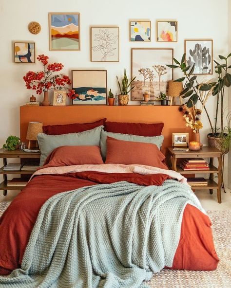 Home Decor Bedroom Modern, Boho Retro Apartment, Boho Men Living Room, Light Blue Bohemian Living Room, Desert Boho Bedroom Ideas, Interior Inspiration 2023, Boho Bedroom White Bedding, Multi Rug Bedroom, Pacific Northwest Style Bedroom