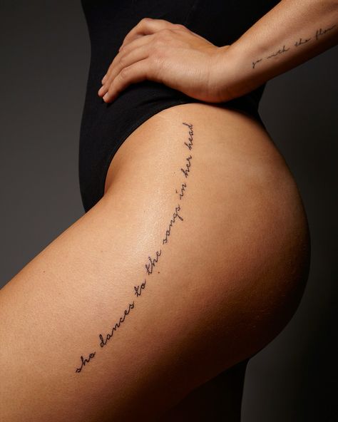 Vertical quote hip tattoo by @hectordanielsnyc from @bangbangtattoos on… Thigh Script Tattoo, Hip Tattoo Quotes, Piercing Surface, Thigh Tattoo Quotes, Side Hip Tattoos, Dance Tattoo, Thigh Tat, Tattoo Diy, Hip Tattoos