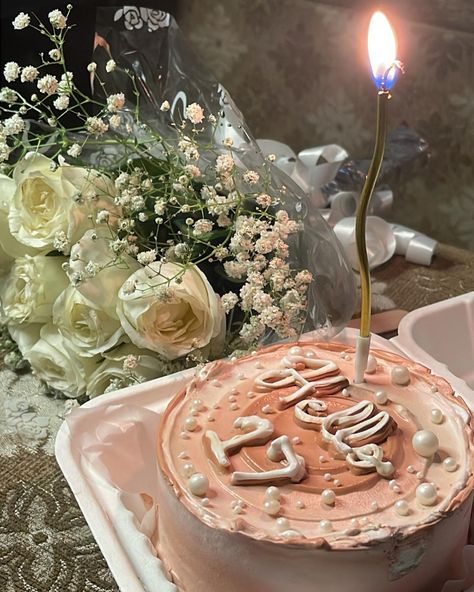 Hello 17 Birthday, Hello 17, Bday Background, Birthday Setup, Arabic Jewelry, Bento Cake, Mini Gift, 17th Birthday, Pretty Cakes