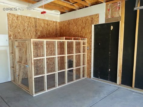 Doggy run inside garage with dog door to go inside or outside. great idea Dog Run Ideas, Dog Kennel Ideas, Dog Kennel Cover, Diy Dog Kennel, Kennel Ideas, Dog Spaces, Dog Run, Dog Yard, Pet Spaces