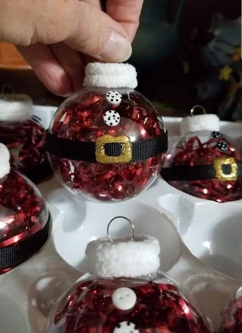 Fillable Baubles Ideas Gifts, Christmas Bulb Upcycle, Diy Ball Ornament Ideas, Ornament Ball Crafts For Kids, Diy Cute Christmas Ornaments, Christmas Clear Bauble Ideas, Things To Do With Clear Ornaments, Ideas For Clear Ornaments, Christmas Bulb Crafts Diy