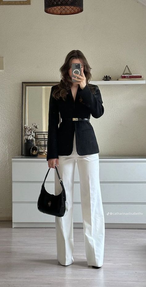 Birthday Blazer Outfit, Family Meeting Outfit, Baddie Business Outfits, Elegant Outfit Casual, Baddie Business, Buisness Outfits, Business Chic Outfits, Corporate Girly, Boss Lady Outfit