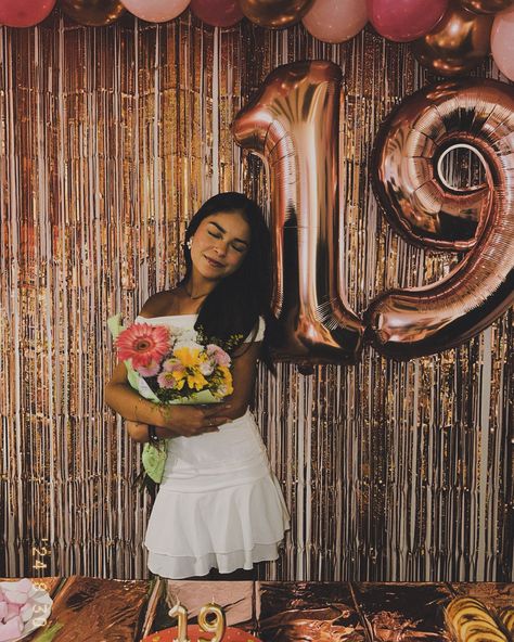 Happy 19th birthday to me🎀 19th Birthday Photoshoot With Friends, 19th Birthday Decorations Party Ideas, 19 Birthday Ideas Decoration, 19 Th Birthday Ideas, Birthday Girl 19, Birthday Party Ideas 19, Happy 19th Birthday To Me, 19th Birthday Party Themes, Happy 19 Birthday