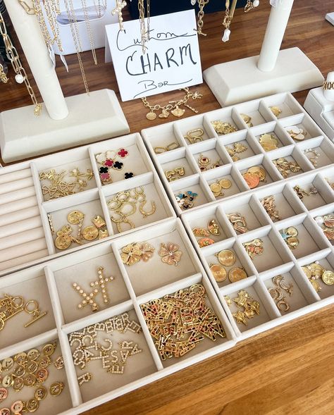 Charm Bar Pop Up, Pop Up Event Ideas, Permanent Jewelry Business, Market Setup, Magnolia Jewelry, Charm Bar, Vendor Booth Ideas, Craft Booth Display, Necklace Displays