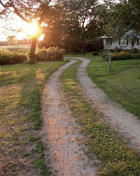 A Place In The Country, Farm Aesthetic Country Living House, Sweet Dream Aesthetic, Simple Living Photography, Farm Aesthetic Country Living, Peaceful Life Aesthetic, Country Living Aesthetic, Simple Life Aesthetic, Country Life Aesthetic