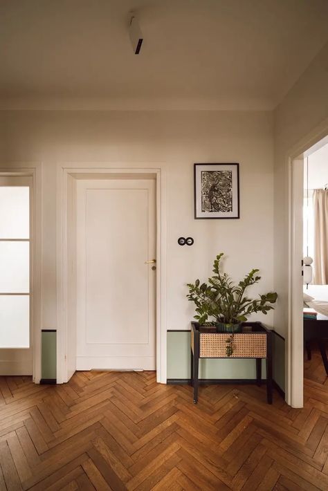 Enhancing a Historic Apartment with Warm, Nature-Centric Interior Decor - Mid Century Home Mid Century Modern Interior Doors, Historic Apartment, Mid Century Modern Door, Doors Interior Modern, Apartment Projects, Casa Vintage, Mid Century Modern Interiors, Modern Door, Modern Light Fixtures