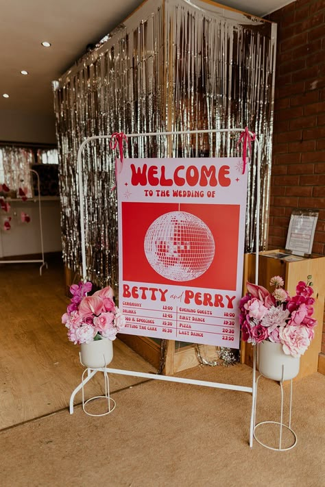 70s Disco Wedding Bubear Photography Welcome Sign Frame Flowers #wedding #weddingsing Design Wedding Decoration, 70s Wedding Welcome Sign, Cool Wedding Decorations, Disco Flower Wedding, Bohemian Engagement Party, Disco Ball Welcome Sign, 70s Wedding Aesthetic Disco, 50s Wedding Decor, Disco Wedding Sign