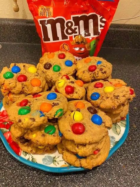 Peanut Butter M&M Cookies!!! - middleeastsector Best Cookie Recipe Ever, M M Cookies, Points Recipes, Vanilla Pudding Mix, Easy Homemade Recipes, Best Cookie Recipes, Natural Peanut Butter, Vanilla Pudding, Chewy Cookie