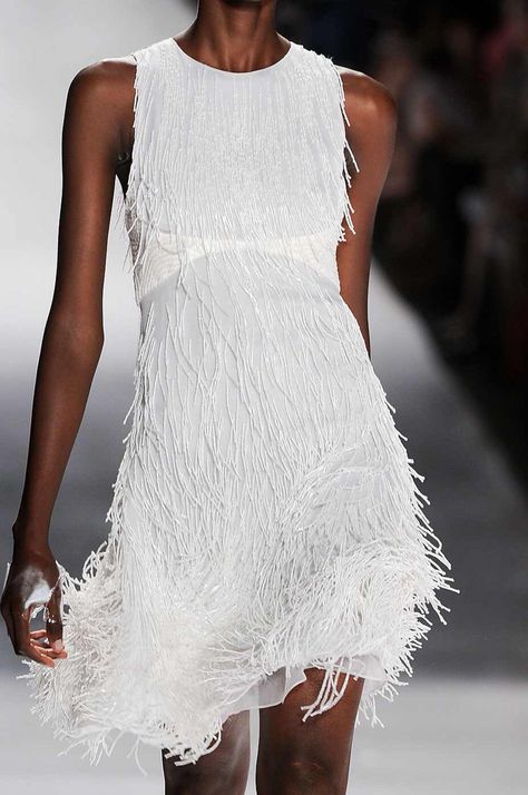 B Ralph Rucci, Fringe Clothing, Little White Dress, Cooler Look, Night Out Outfit, Carrie Bradshaw, Little White Dresses, Fashion Mode, White Fashion