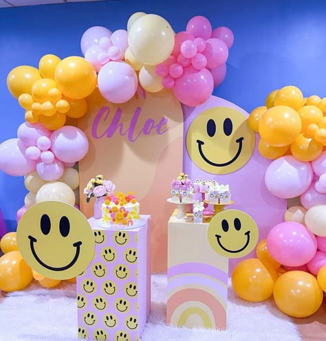 Happy Faces Birthday Party, Smiley Face Birthday Decorations, Face Birthday Decor, Pink Happy Face Birthday Party, One Happy Girl Birthday Theme, Smiley Birthday Theme Decoration, Smiley Bday Theme, Happy Face Theme Party, Smiley Face Party Decoration