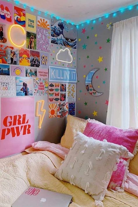 Dorm Wall Décor With Neon Signs #neonsignsdecor ★ Simple and unique dorm room ideas for girls with necessary storage and style! #dormroomideas #dorm #dormroom #roomdecor Art Theme Room Ideas, Apricot Bedroom Ideas, Retro Dorm Room Ideas, Women's Bedroom Ideas, Cool Teen Rooms, Vsco Room, College Bedroom Decor, Teenage Room Decor, College Bedroom