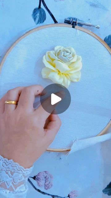 Yellow Rose Flower, Silk Ribbon Embroidery Patterns, Simple Flower Design, Ribbon Embroidery Tutorial, Embroidery Tutorial, Simple Embroidery, How To Make Ribbon, Ribbon Work, Silk Ribbon Embroidery