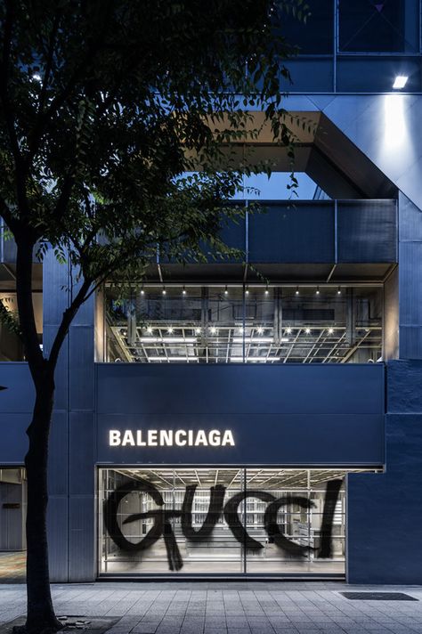 FRAME | Dover Street Market’s Paris event space’s latest resident? Balenciaga – with a Gucci twist Gucci Monogram Bag, Balenciaga Store, Retail Facade, Surf Lodge, The Hacker, Dover Street Market, Street Marketing, Gucci Monogram, Paris Hotels