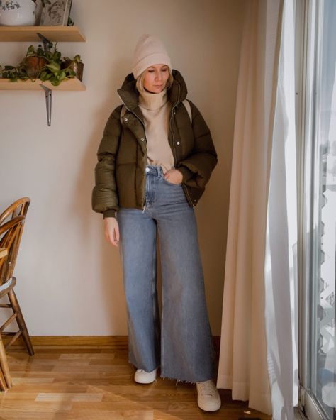 Wide Leg Jeans Outfit Fall, Outfits With Wide Leg Jeans, Wide Leg Jeans Winter, Jeans For Winter, Long Black Puffer Coat, Wide Leg Jeans Outfits, Wide Leg Outfit, Style Wide Leg Jeans, Straight Leg Jeans Outfits