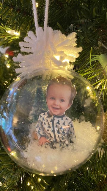 Diy Infant Christmas Ornaments, Clear Christmas Ball Ornament Ideas Snow, Polaroid Ornament Craft, Toddler Christmas Ornament Craft, Kids Picture Ornament Craft, Infants Crafts, Dyi Christmas Ornaments, Diy Photo Ornaments, Infant Crafts