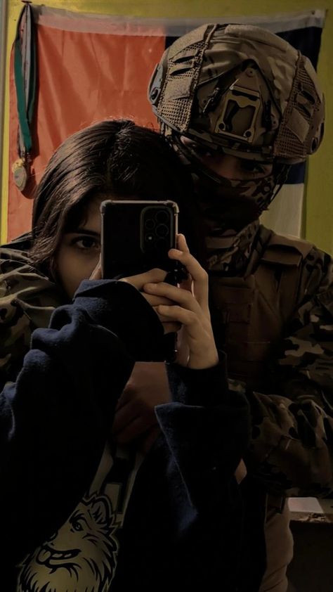 Army Couple Photography, Soldier Love, Army Couple Pictures, Military Couples, Army Couple, Masked Men, Friendship Photoshoot, Hot Army Men, Special Force