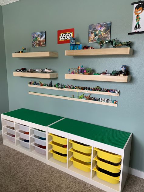 Lego Boys Room, Camera Montessori, Lego Room Ideas, Lego Room Decor, Lego Bedroom, Lego Organization, Acnh Basement, Cave Basement, Lego Wall