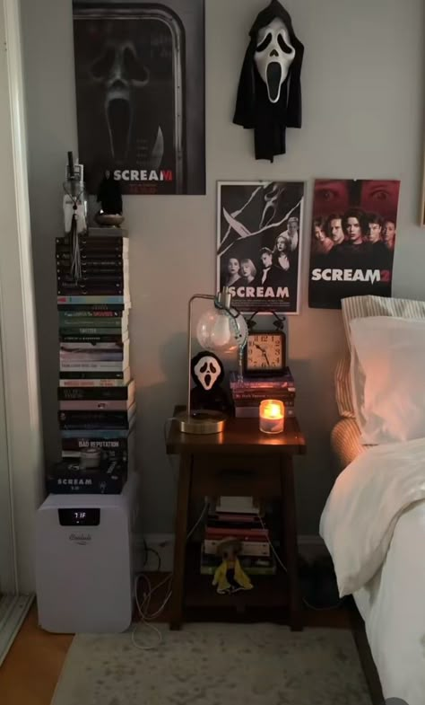 Horror Room Ideas, Horror Room, Halloween Bedroom Decor, Scream Ghostface, Halloween Bedroom, Halloween Room Decor, Home Decor Wallpaper, Grunge Room, Ghost Face