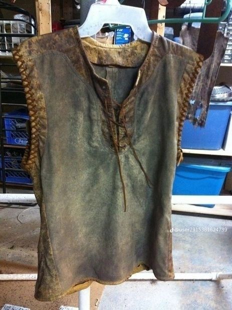 Vikings Costume Diy, Mens Viking Costume, Viking Cosplay, Aged Clothing, Costume Armour, Viking Costume, Viking Clothing, Medieval Costume, Medieval Clothing